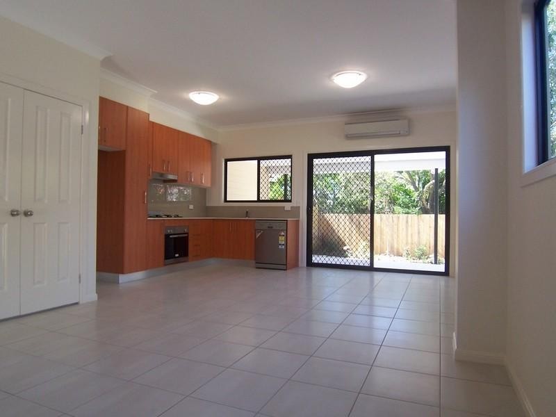 2/5 Rhodes Street, Stafford QLD 4053