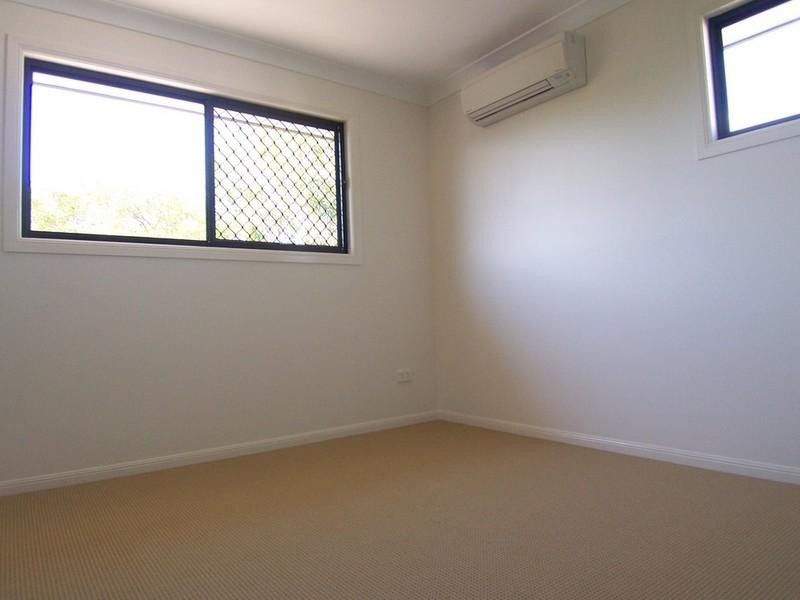 2/5 Rhodes Street, Stafford QLD 4053