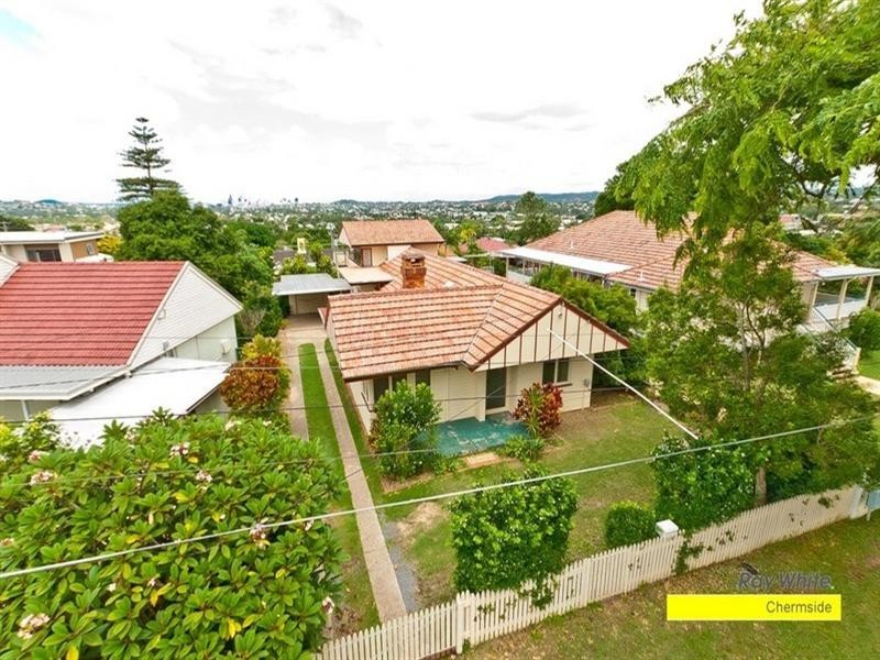 18 Bowd Parade, Wavell Heights QLD 4012