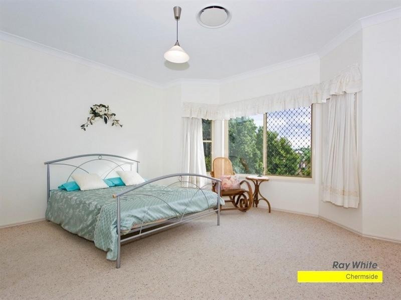 24 Shuttle Place, Bridgeman Downs QLD 4035