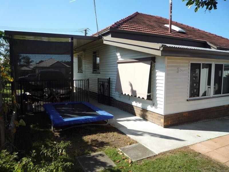 2 Pechey Street, Chermside QLD 4032