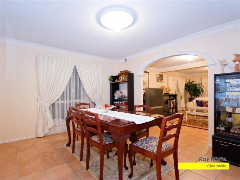 73 Halleys Crescent, Bridgeman Downs QLD 4035