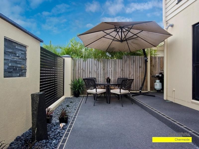 1/9 Curwen Terrace, Chermside QLD 4032