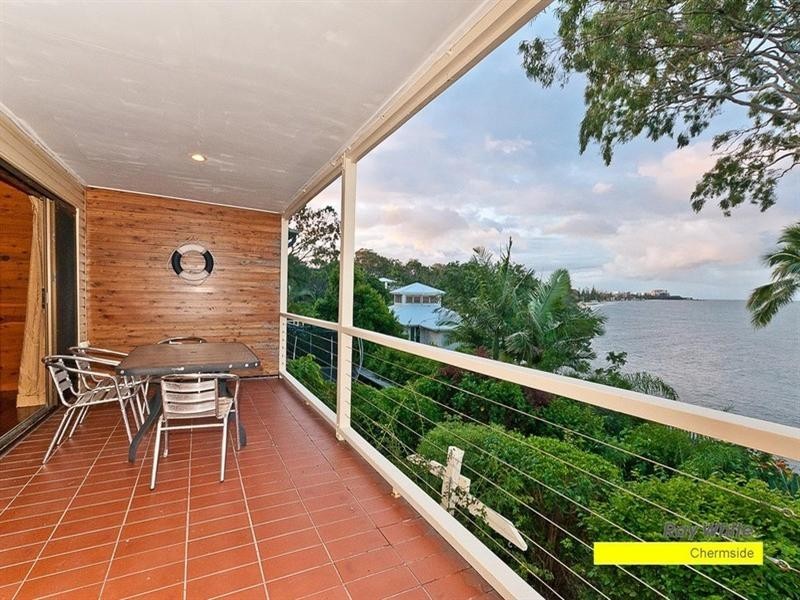 18 Whytecliffe Parade, Woody Point QLD 4019