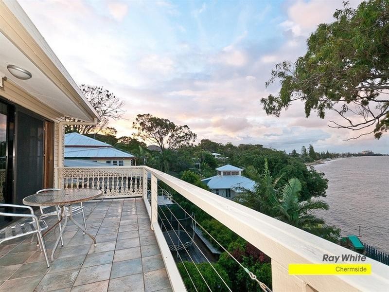 18 Whytecliffe Parade, Woody Point QLD 4019