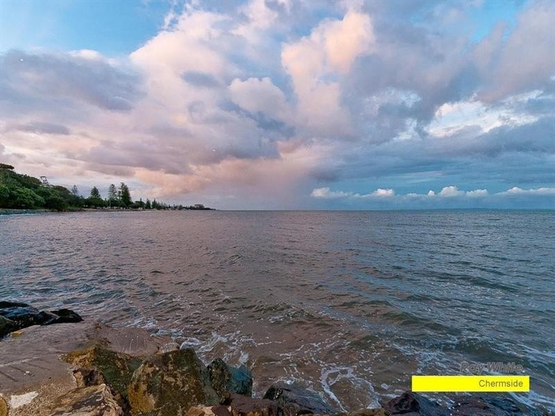 18 Whytecliffe Parade, Woody Point QLD 4019