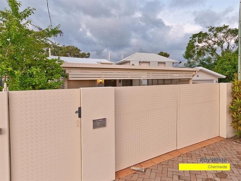 18 Whytecliffe Parade, Woody Point QLD 4019