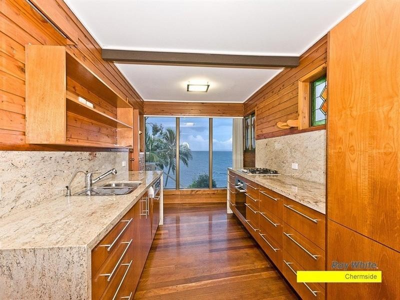 18 Whytecliffe Parade, Woody Point QLD 4019