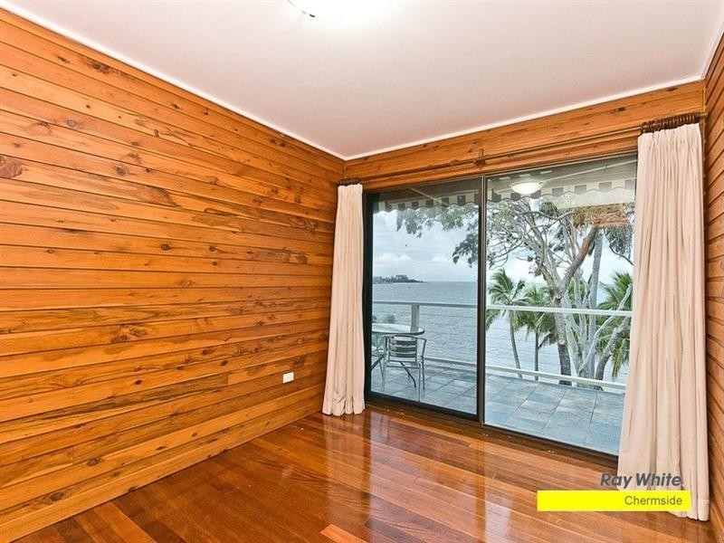 18 Whytecliffe Parade, Woody Point QLD 4019