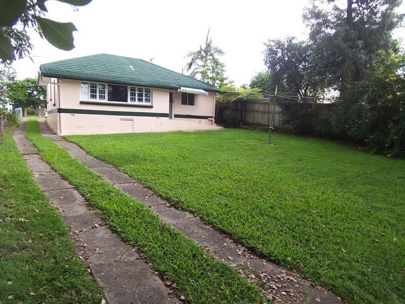 17 Dawn Street, Kedron QLD 4031