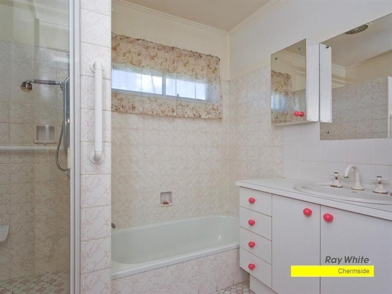 8 Geraldine Street, Wavell Heights QLD 4012