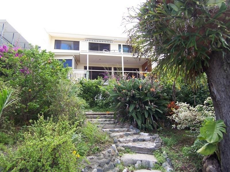 18 Whytecliffe Parade, Woody Point QLD 4019