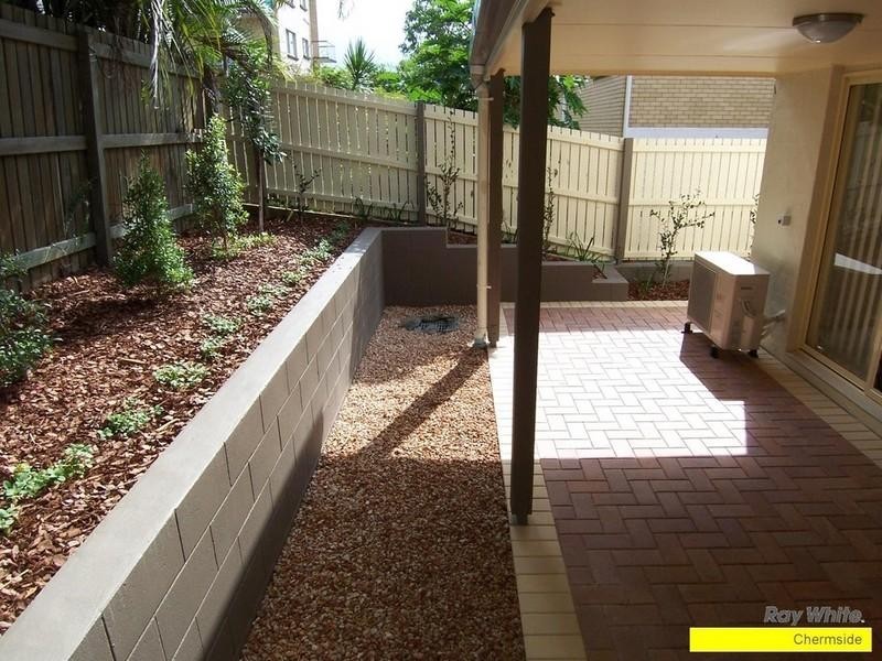 2/44 Norman Drive, Chermside QLD 4032