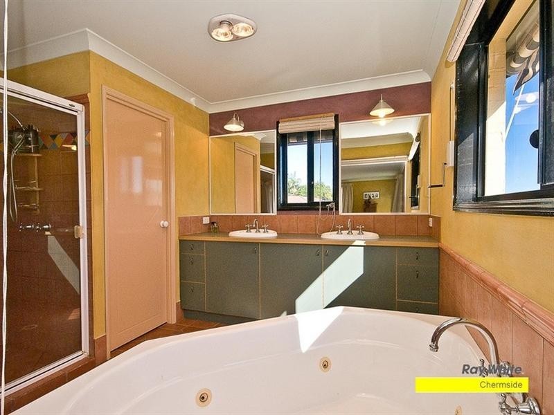 12 Aquarius Place, Bridgeman Downs QLD 4035