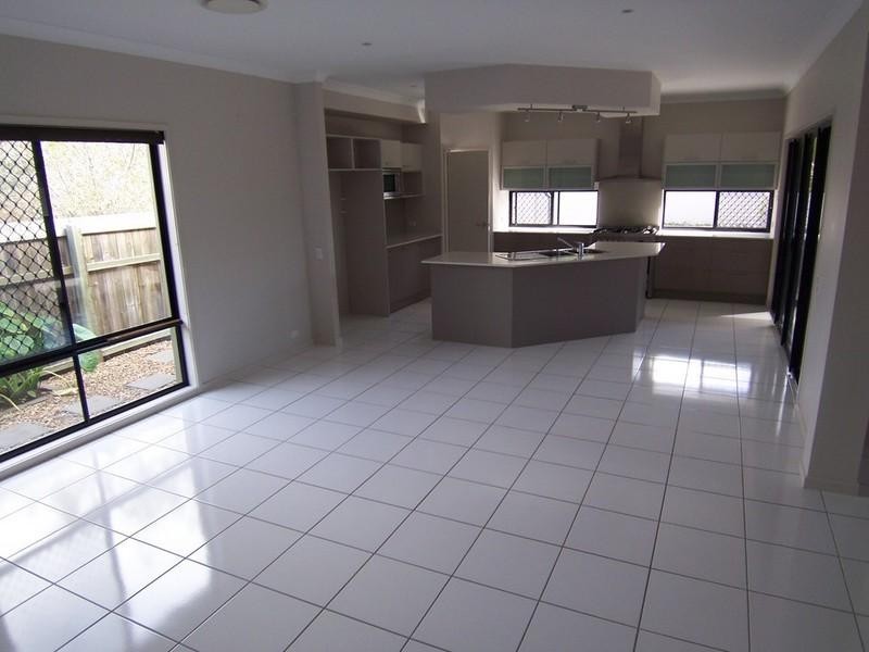 16 Crowcombe Place, Carseldine QLD 4034