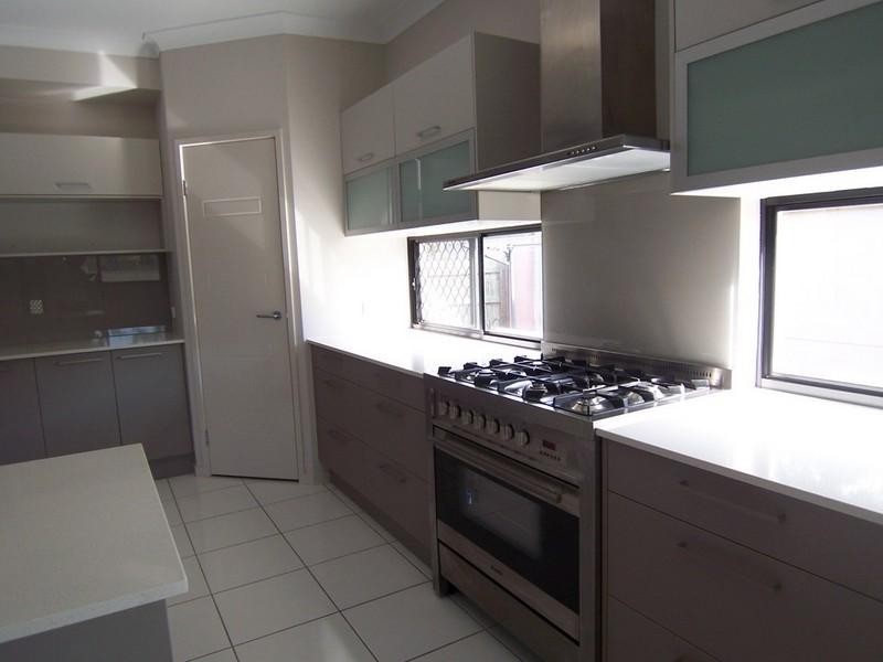 16 Crowcombe Place, Carseldine QLD 4034