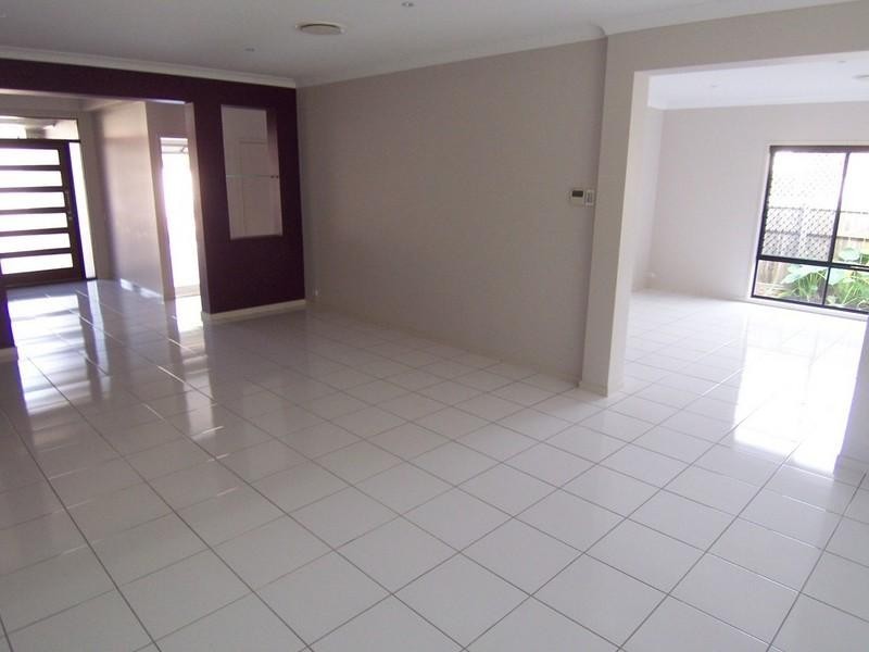 16 Crowcombe Place, Carseldine QLD 4034