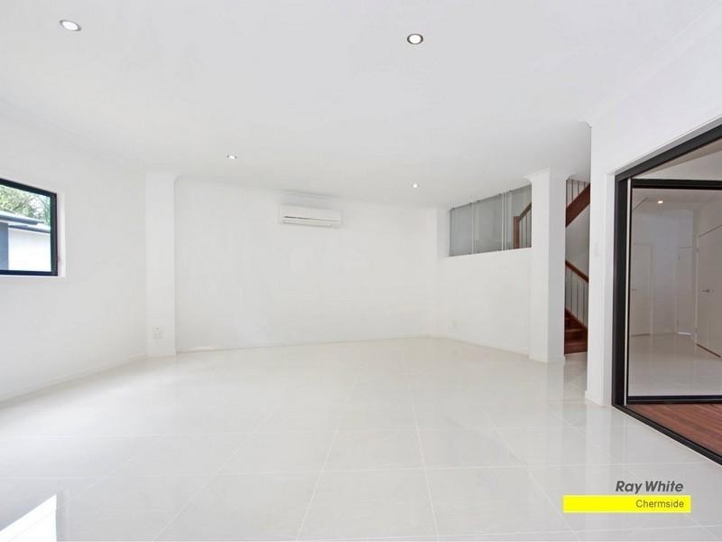 8 Amott Street, Stafford Heights QLD 4053