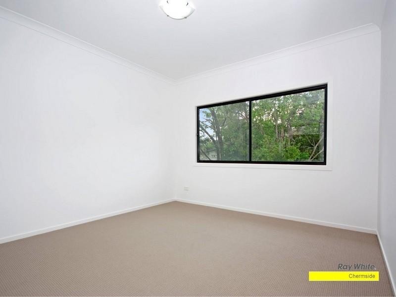 8 Amott Street, Stafford Heights QLD 4053