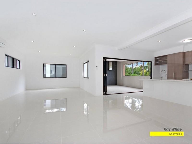 10 Amott Street, Stafford Heights QLD 4053