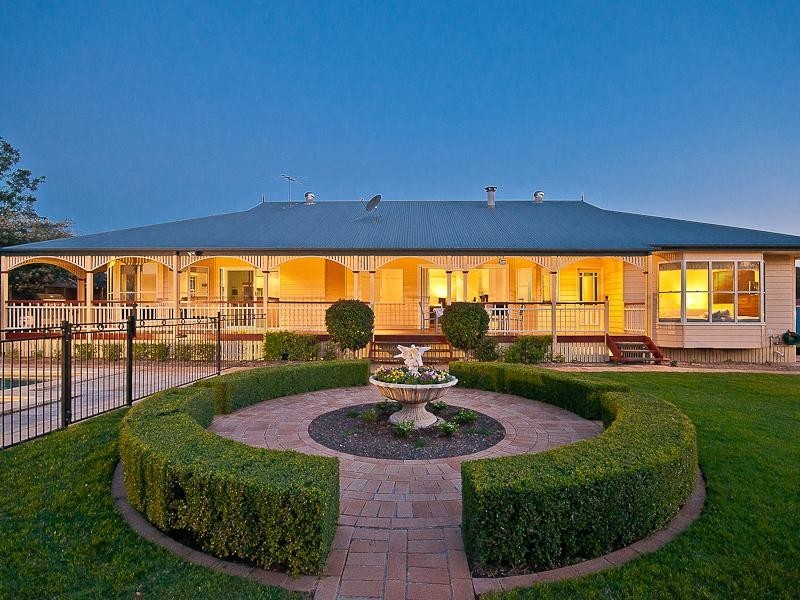 23 Fleetwood Court, Ferny Hills QLD 4055