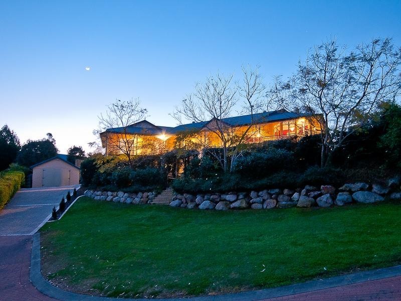 23 Fleetwood Court, Ferny Hills QLD 4055