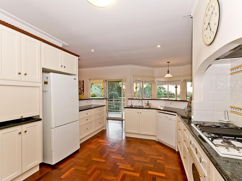 23 Fleetwood Court, Ferny Hills QLD 4055