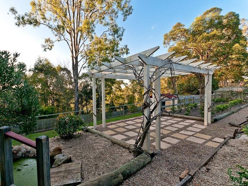 23 Fleetwood Court, Ferny Hills QLD 4055