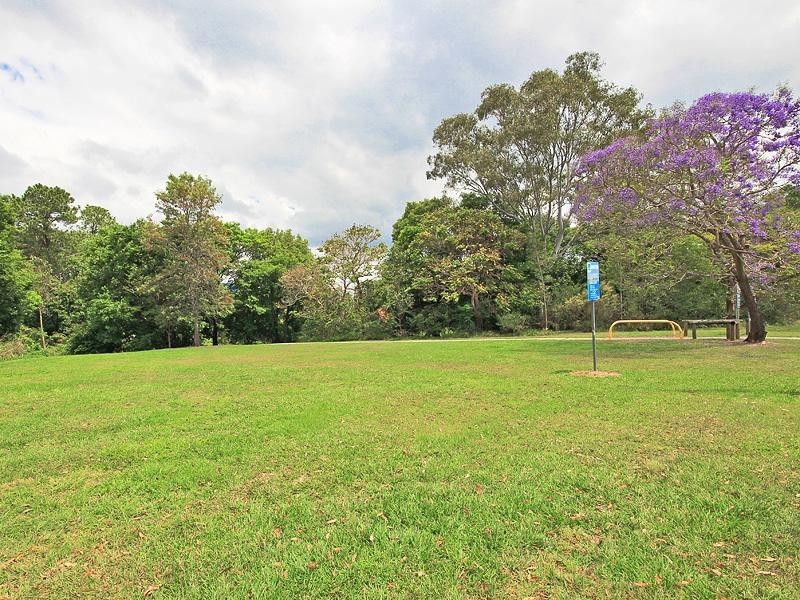 18 Brentwick Street, Chermside QLD 4032