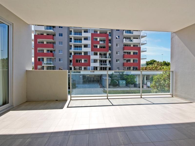 8/27 Playfield Street, Chermside QLD 4032