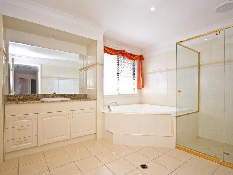 96 Streisand Drive, Mcdowall QLD 4053