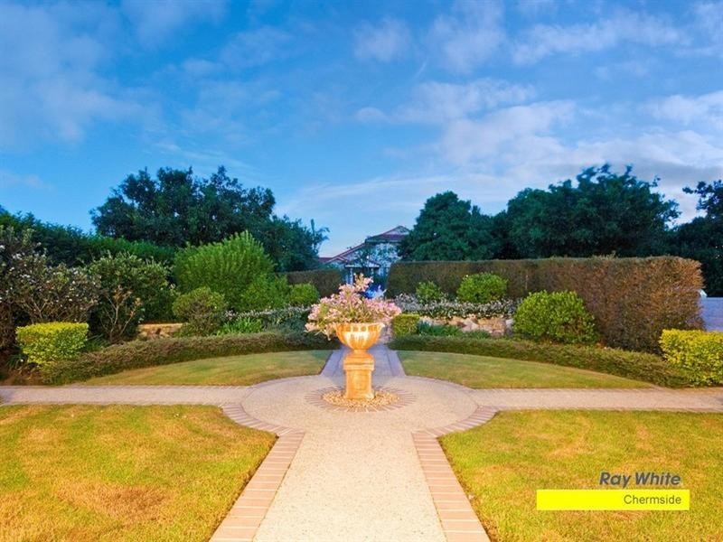 73 Halleys Crescent, Bridgeman Downs QLD 4035