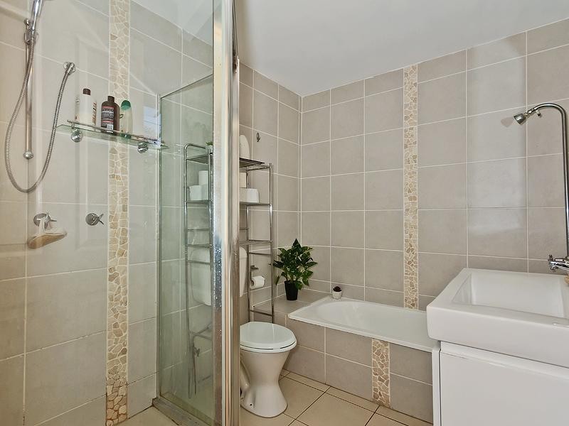 219 Hudson Road, Wooloowin QLD 4030