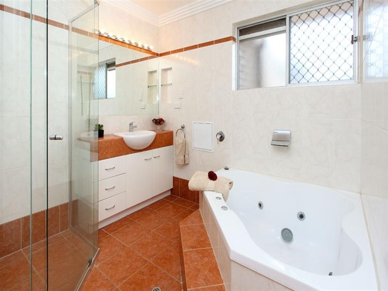 421 Trouts Road, Chermside West QLD 4032