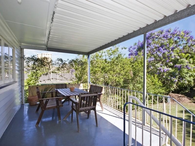 19 Sir Fred Schonell Drive, St Lucia QLD 4067