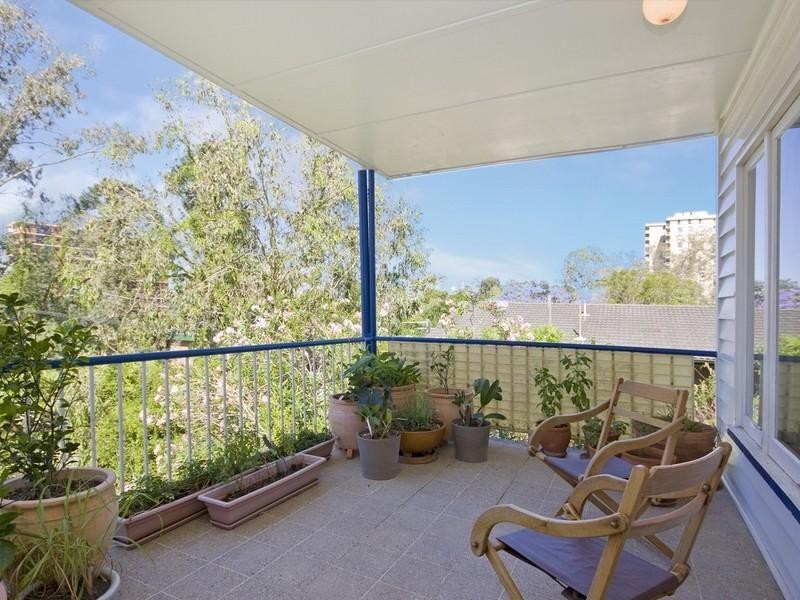 19 Sir Fred Schonell Drive, St Lucia QLD 4067