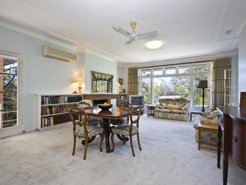 19 Sir Fred Schonell Drive, St Lucia QLD 4067