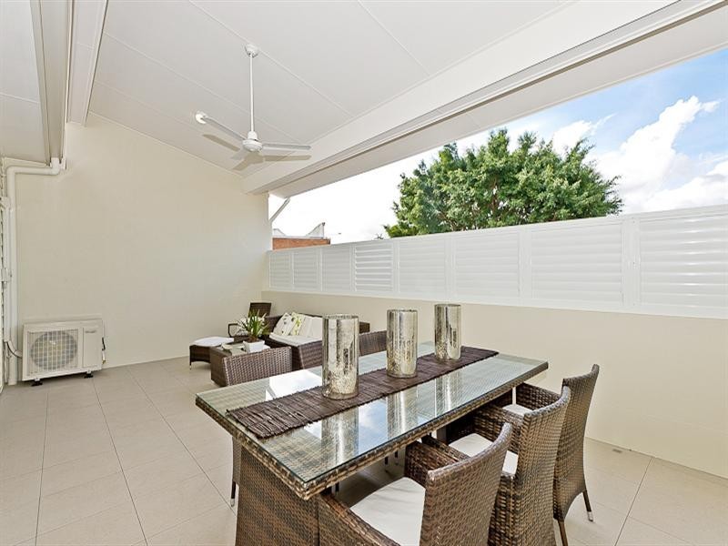 2/3 Gamelin Crescent, Stafford QLD 4053