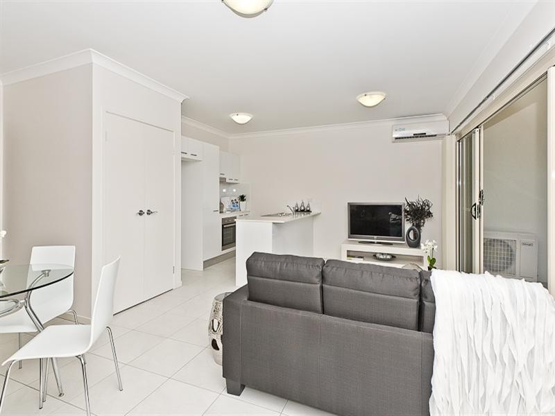 2/3 Gamelin Crescent, Stafford QLD 4053