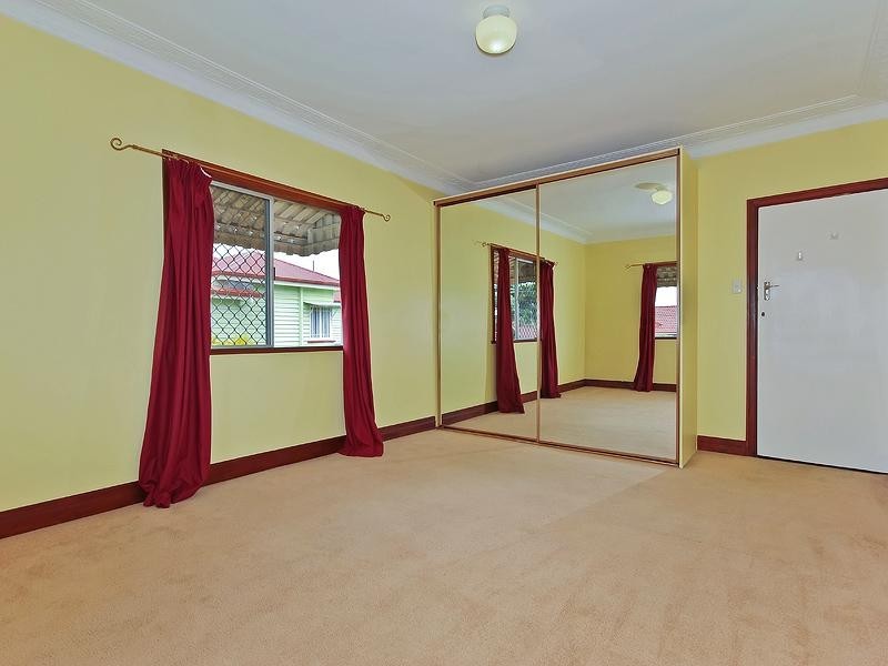 11 School Road, Stafford QLD 4053