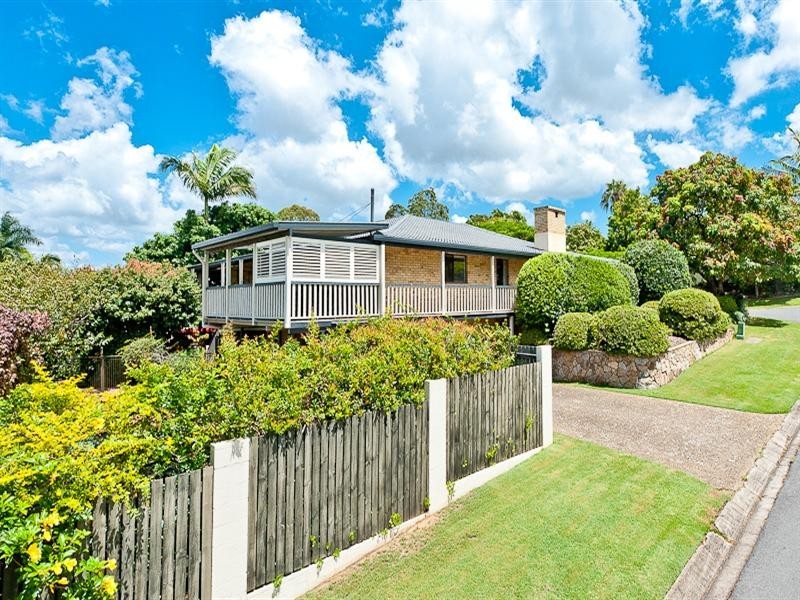 2 Fairhaven Street, Bridgeman Downs QLD 4035