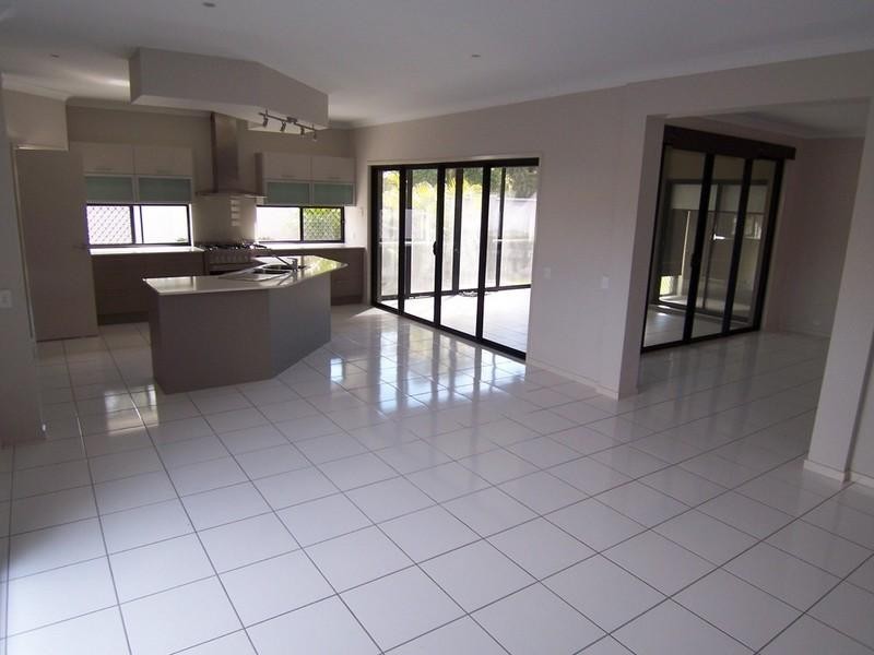 16 Crowcombe Place, Carseldine QLD 4034