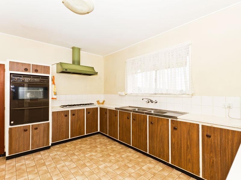 16 Finch Street, Stafford Heights QLD 4053