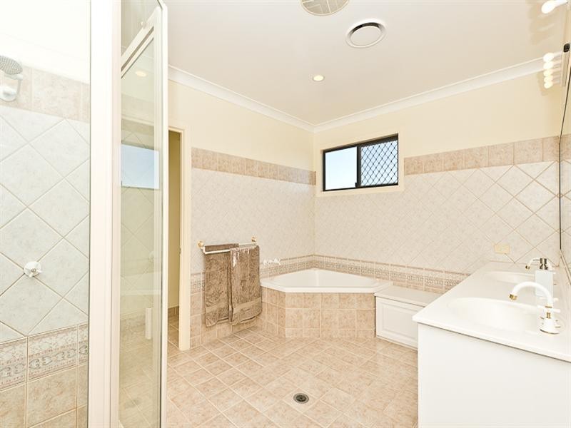 Bridgeman Downs QLD 4035