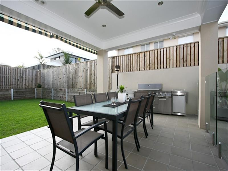 12 Silverbirch Place, Bridgeman Downs QLD 4035