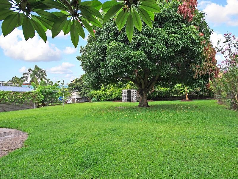 11 School Road, Stafford QLD 4053