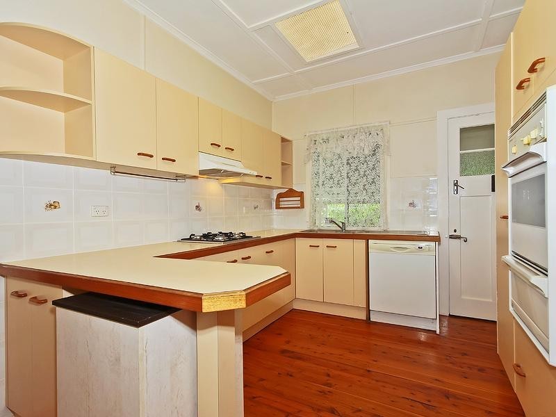 11 School Road, Stafford QLD 4053