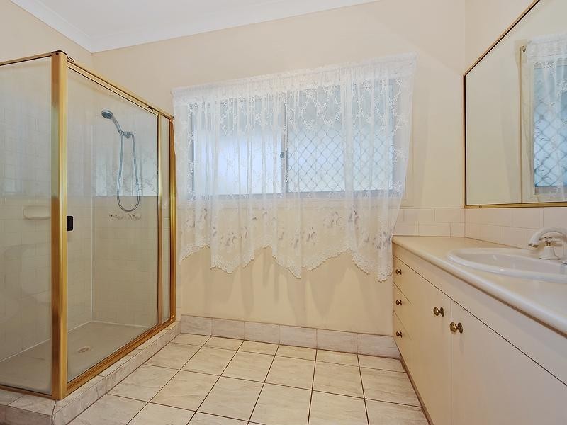 2 Yellowjack Crescent, Albany Creek QLD 4035