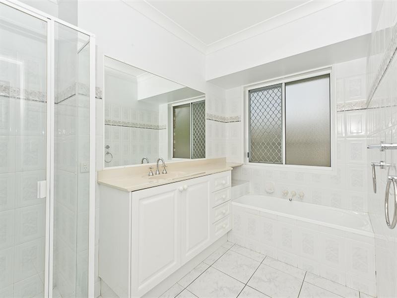 27 Coolabah Crescent, Bridgeman Downs QLD 4035