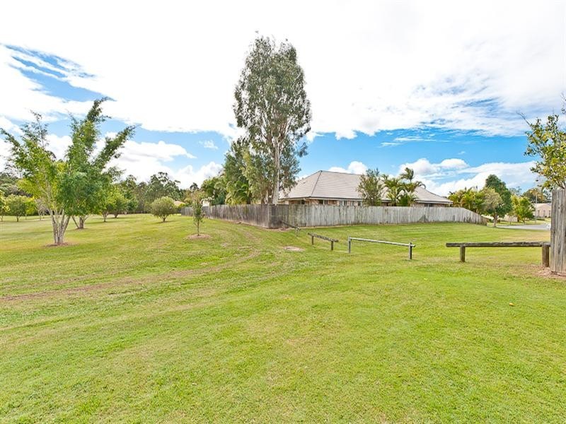 27 Coolabah Crescent, Bridgeman Downs QLD 4035